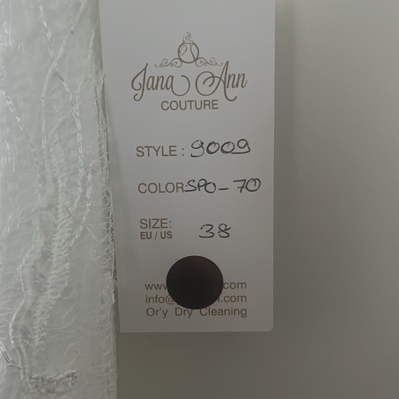 Wedding Dress, Unworn One of a Kind - Picture 5 of 5